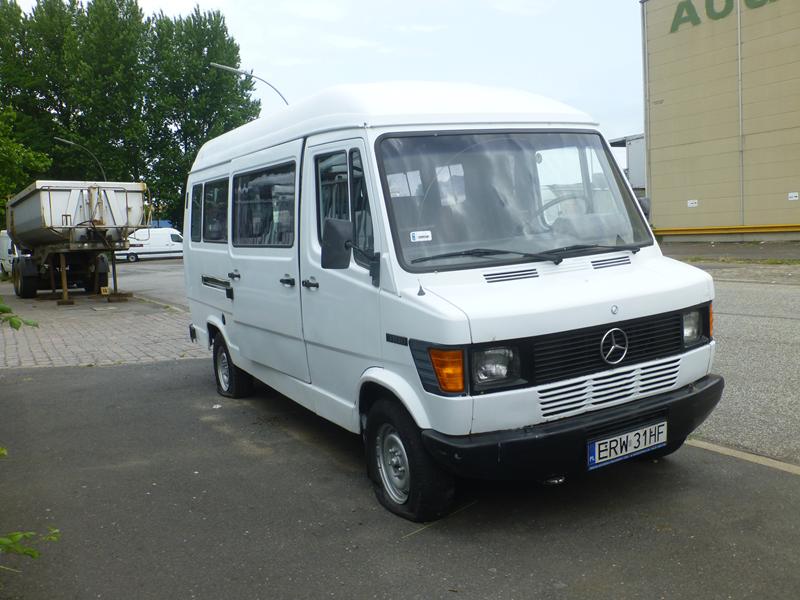 MB 310D T1 Bus Weiss 8 (Copy).jpg