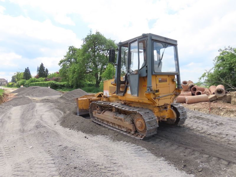 d 37 komatsu.jpg