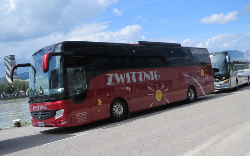 MB Tourismo Rolf Zwitting 1 (Copy).jpg