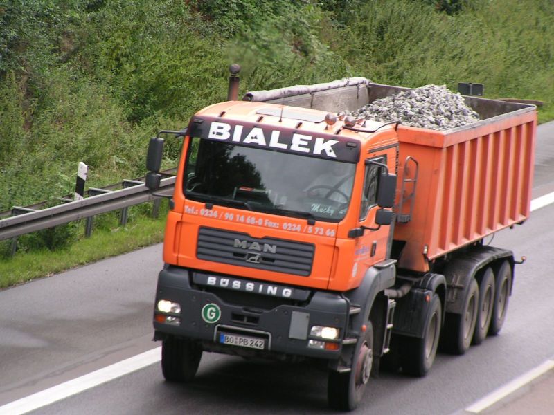 MAN TGA Sattelzug Mulde 2+3 Orange 001.jpg