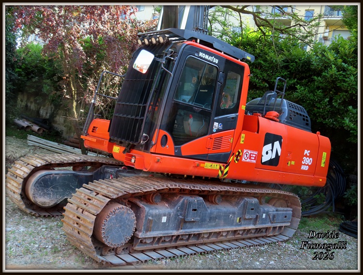 Komatsu PC390 Santambrogio 001.jpg
