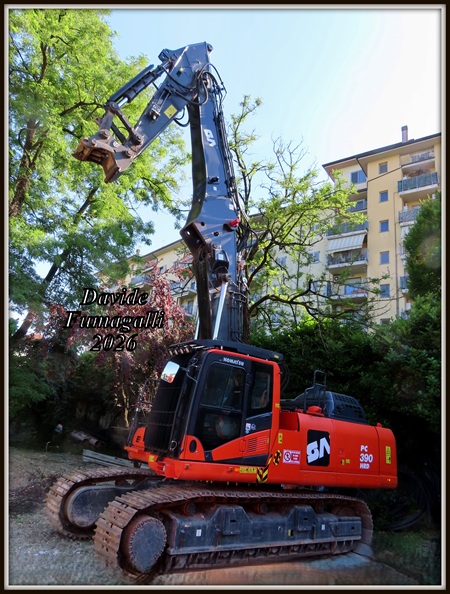 Komatsu PC390 Santambrogio 002.jpg