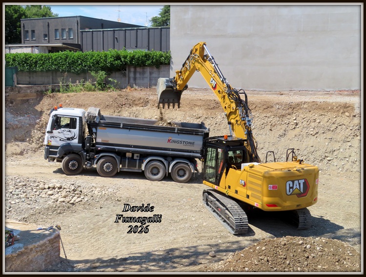 Caterpillar 323 UHD Giussani (11).jpg