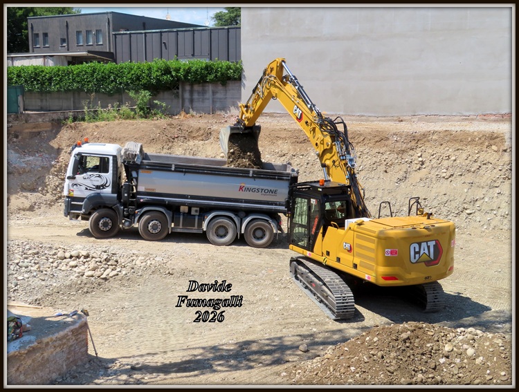 Caterpillar 323 UHD Giussani (12).jpg
