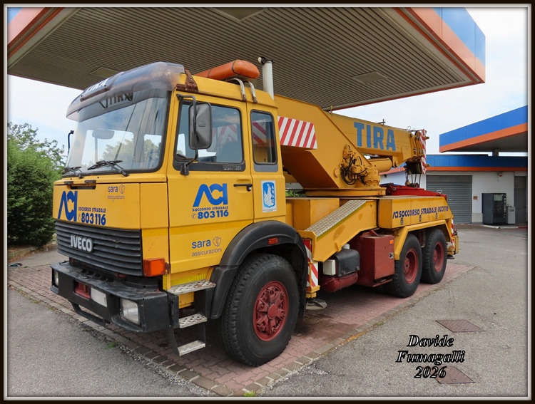 Iveco 330-30 Tira 001.jpg