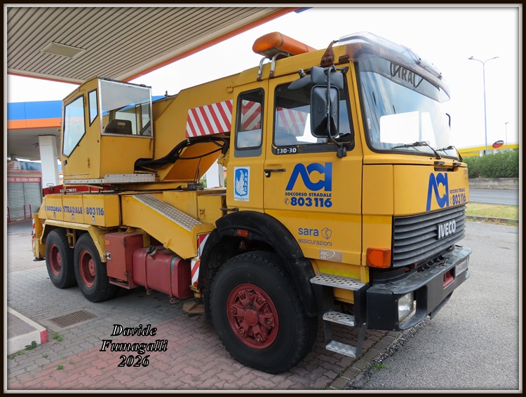 Iveco 330-30 Tira 003.jpg