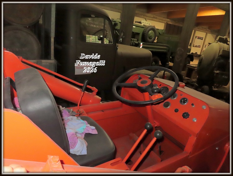 Allis - Chalmers TL16 (3).jpg