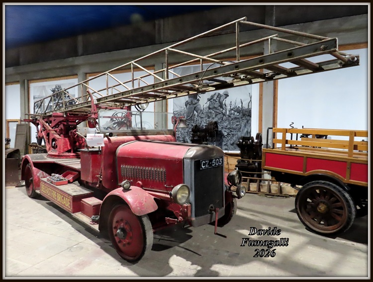 Magirus Dennis autoscala (1).jpg