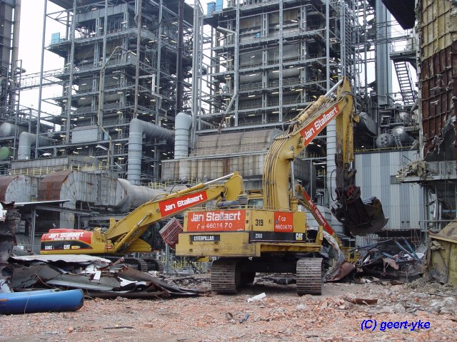 cat 235 en 330c stallaert.jpg