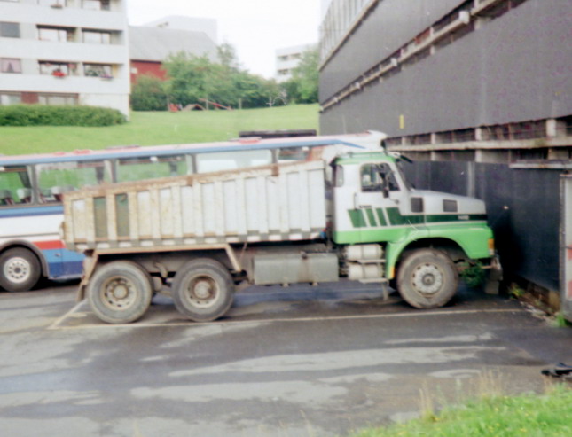 Volvo N12 6x2 S1 01.jpg