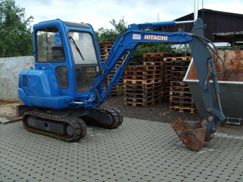 Hitachi EX 22.jpg