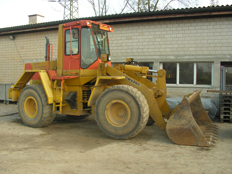 Komatsu WA300 (1).jpg