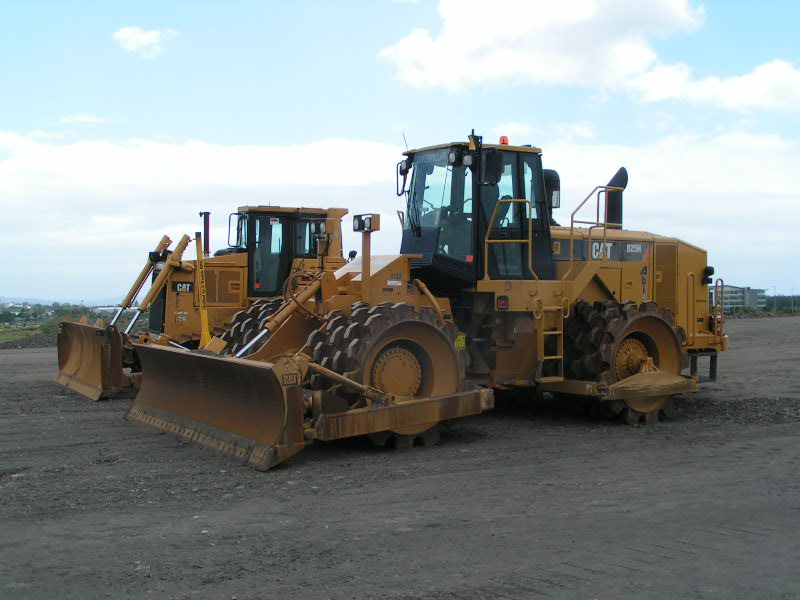 CAT 825H 1.jpg