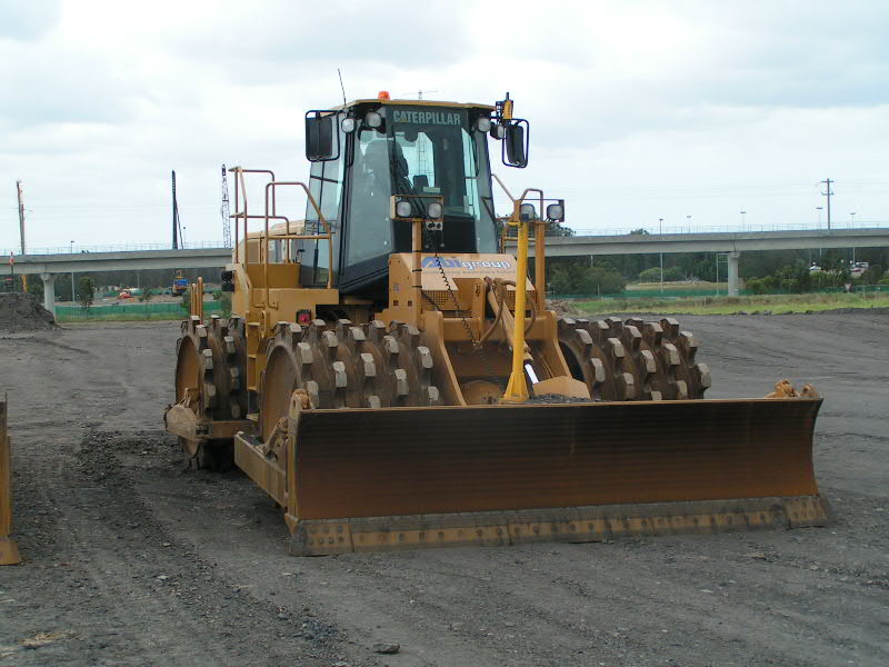 CAT 825H 2.jpg