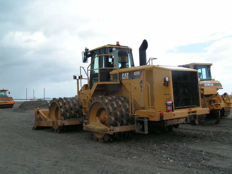 CAT 825H 3.jpg