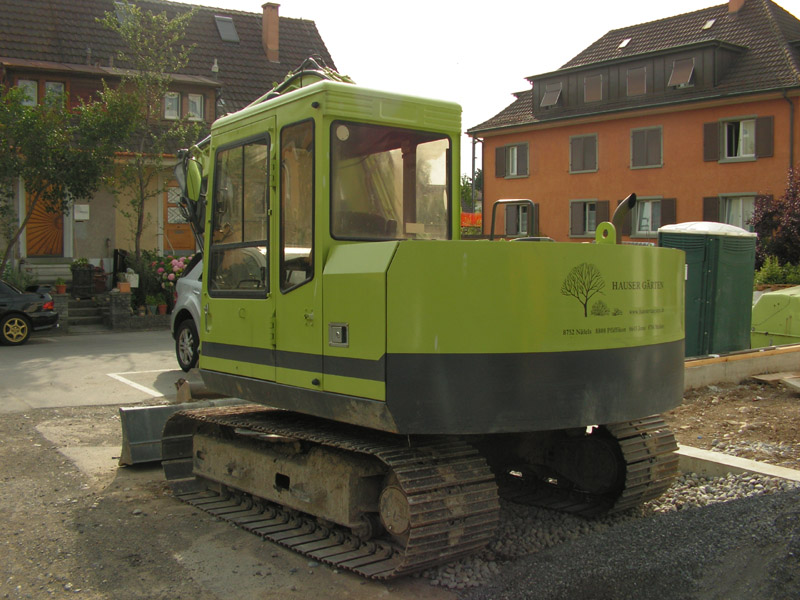 Cat E70B (3).jpg