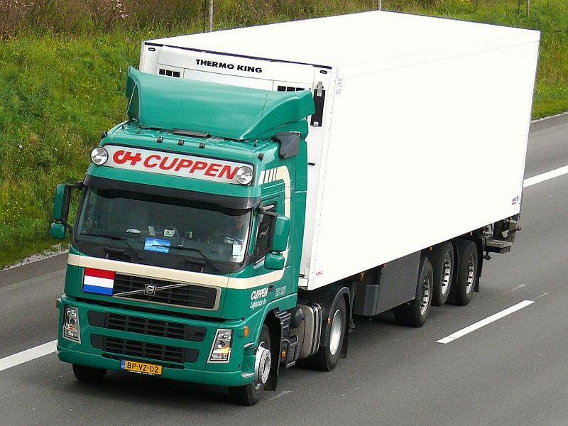 Volvo FM  Sattelzug Kühlkoffer 2+3 grün 001.jpg