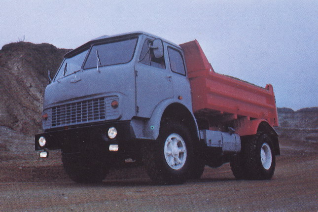 Maz 5549 4x2 S1 01.jpg