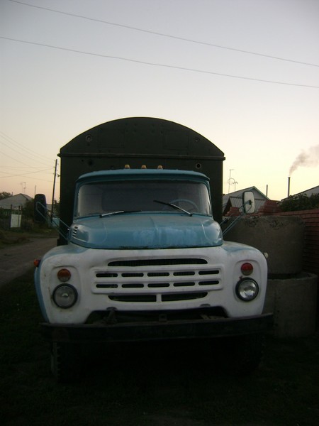 Zil 130 budka.jpg