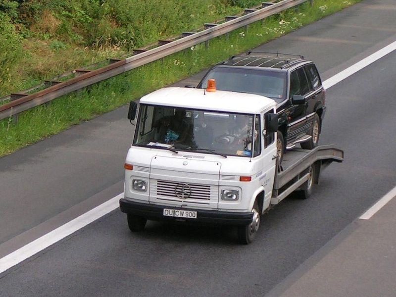 Mercedes L 309 Abschleppwagen 001.jpg