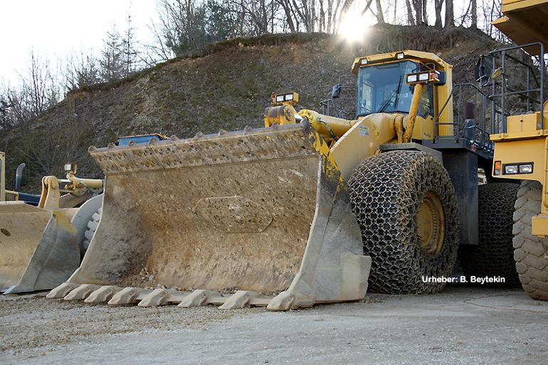 Komatsu_WA700_1.jpg