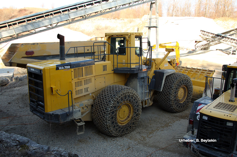 Komatsu_WA700_5.jpg