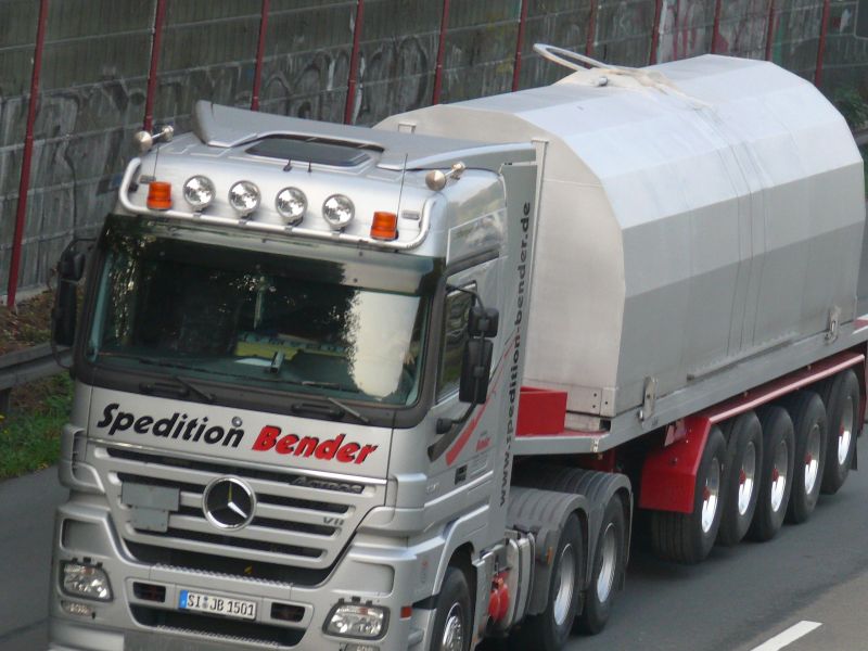 Mercedes Actros MP2 Sattelzug Sonderaufbau 3+5 sielber 001.jpg