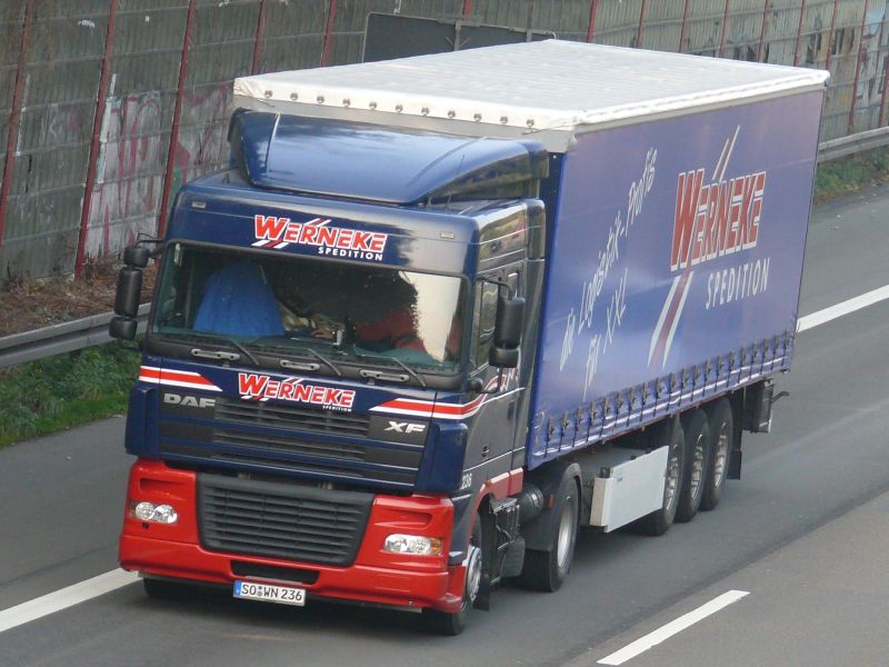 DAF XF Sattelzug Gardine 2+3 blau 001.jpg