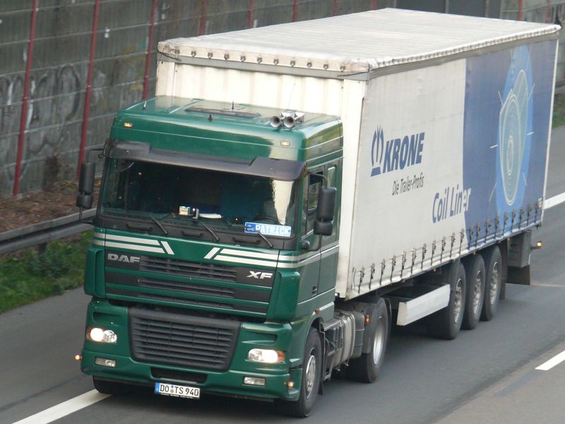 DAF XF Sattelzug Gardine 2+3 grün 001.jpg