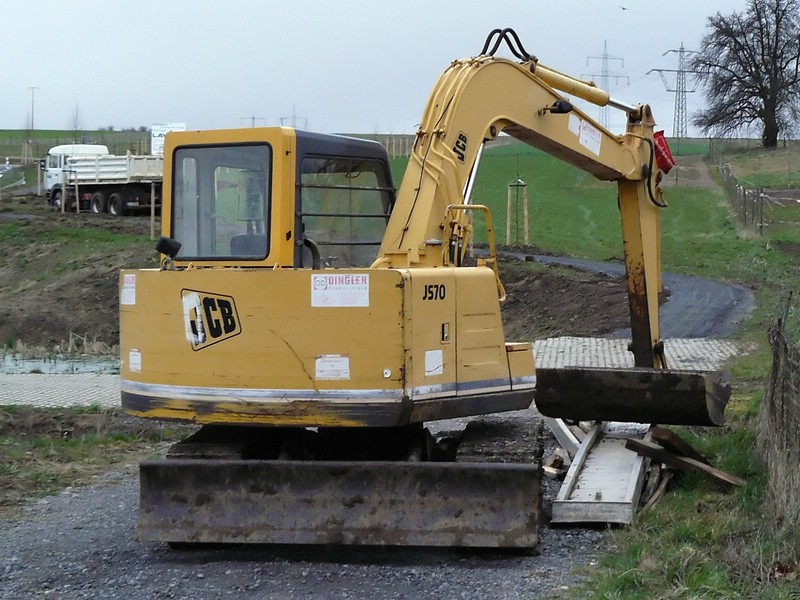 jcb_js70_02.jpg