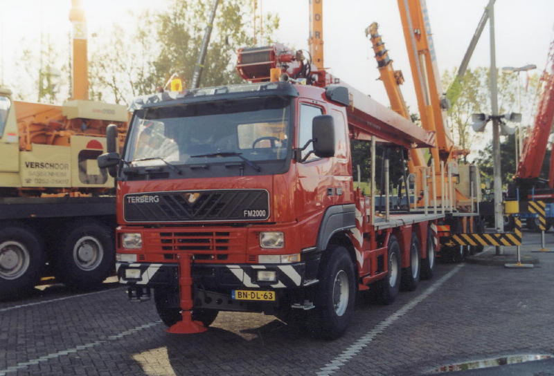 Terberg FM 2000 rot Front   (2).jpg