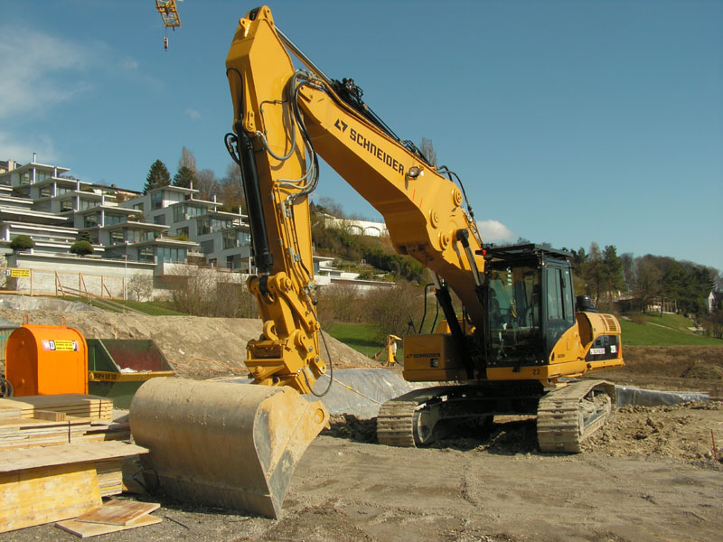 Cat 325D UHD Schneider (1).jpg