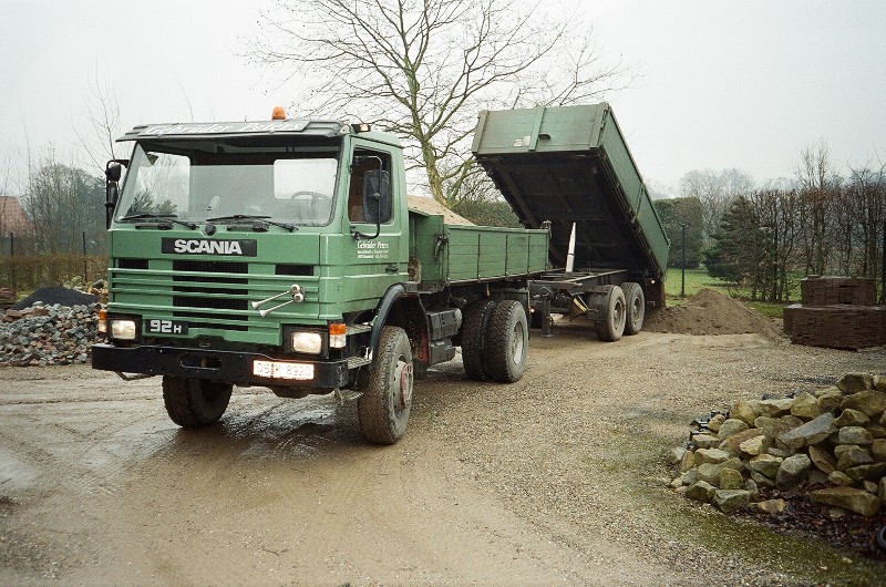 27700025.jpg
