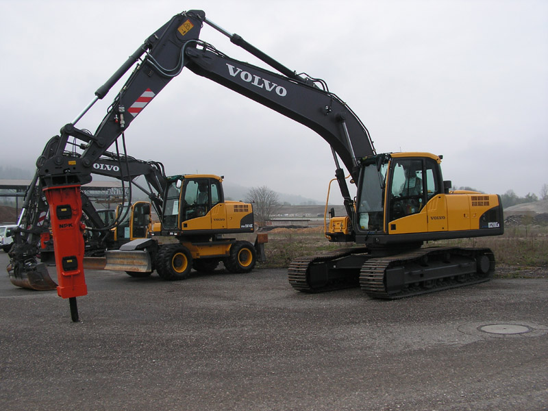 Volvo EC210C.jpg