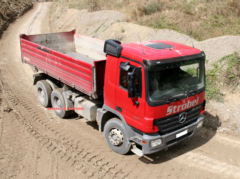 Actros_2641_3a-Kipper_1.jpg