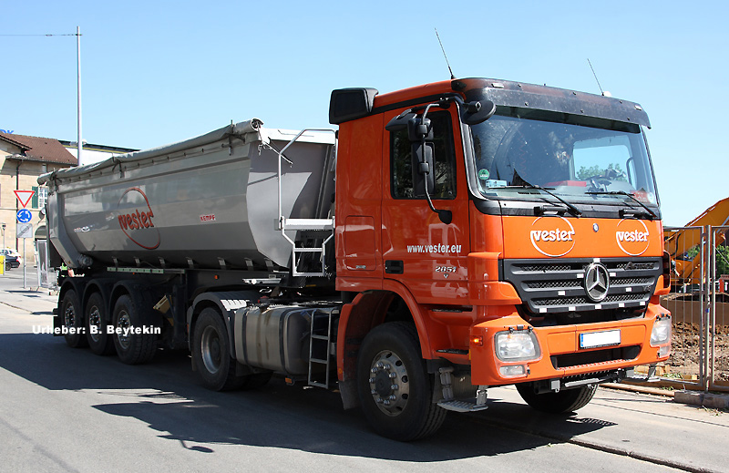 Actros_2051_1.jpg