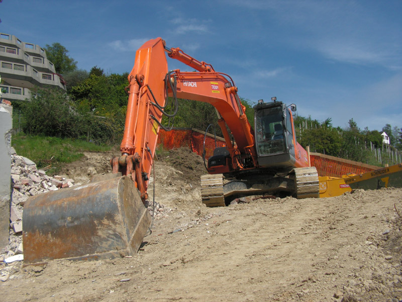 Hitachi Zaxis 270 LC.jpg