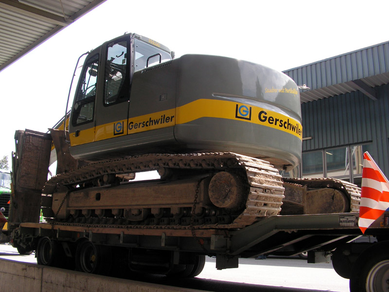 Hitachi Zaxis 225US (1).jpg