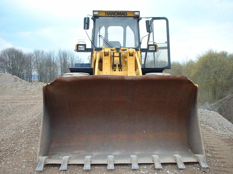 hanomag 80 e la culturista muscolosa esperta in spostamento colline Attachment