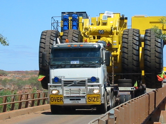 Komatzu Transport-2.jpg