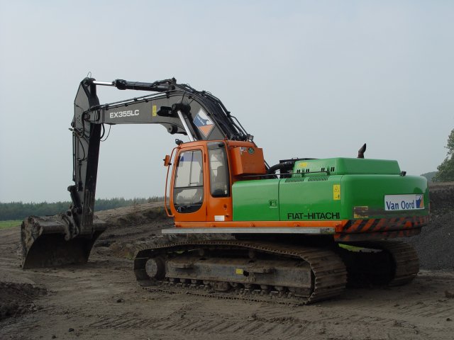 fiat hitachi ex 355 van oord.jpg