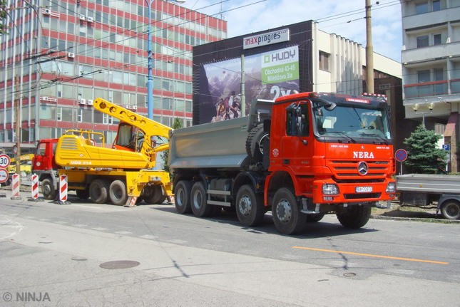 MB Actros 4144 8x6 S1 06.jpg
