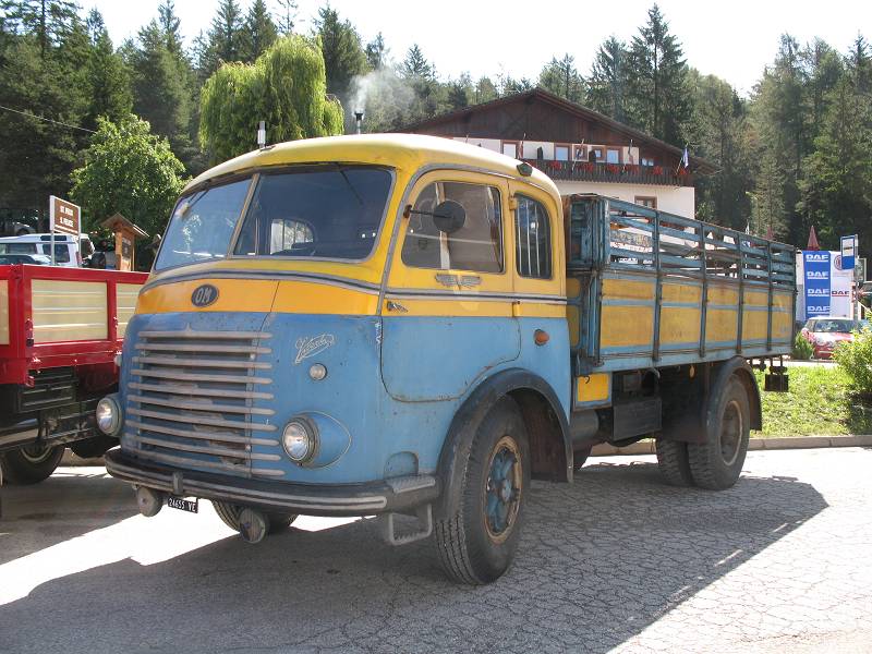 OM V8.jpg