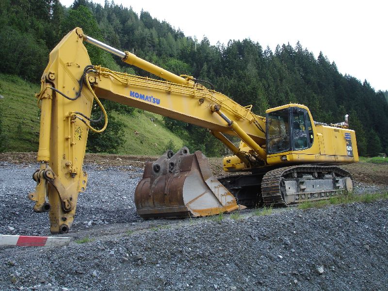 Komatsu PC 600-6 (1).jpg