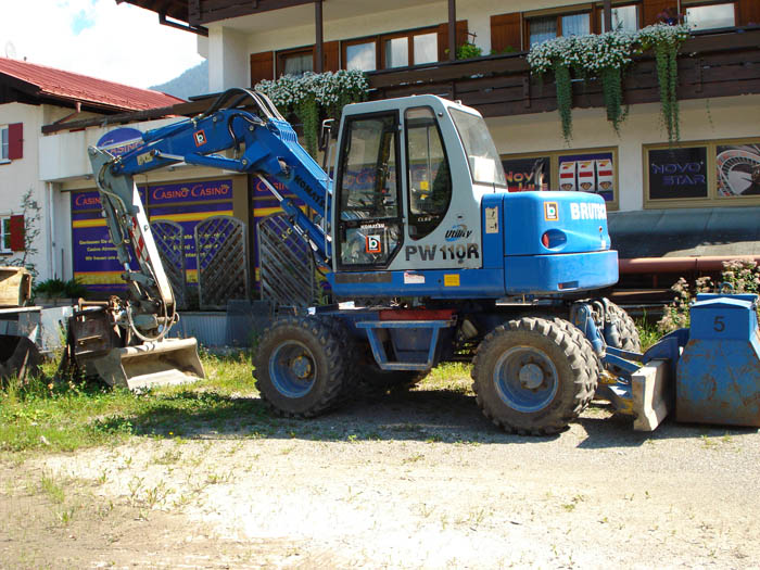 Komatsu PW 110R - 1_klein.jpg