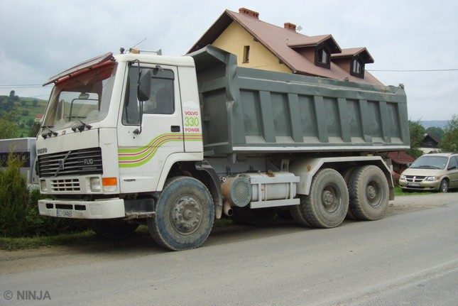 Volvo FL10 330 6x4 S1 01.jpg