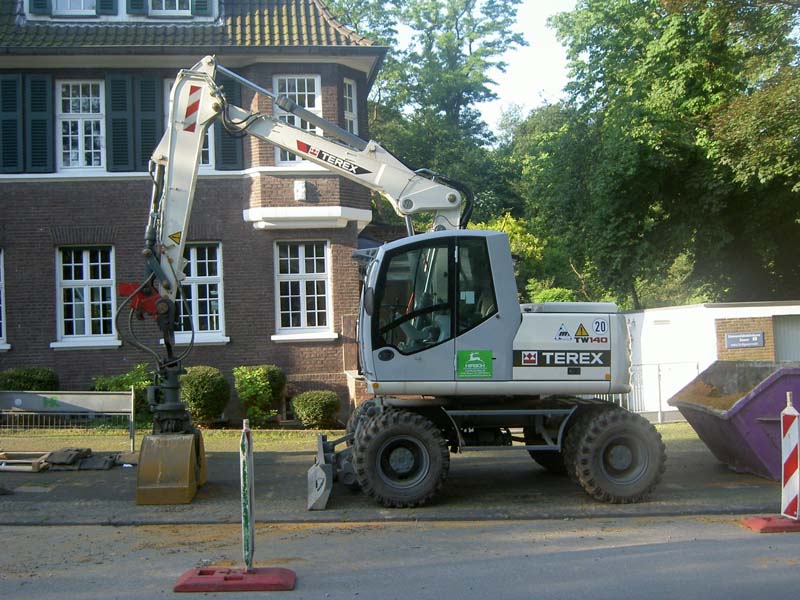 TW 140 von Hirsch Rohrleitungsbau.jpg