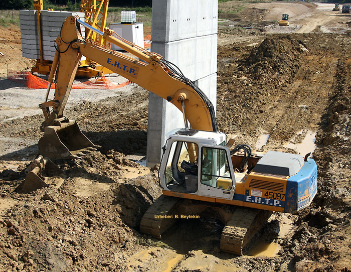 Liebherr_R922_E.H.T.P._1.jpg