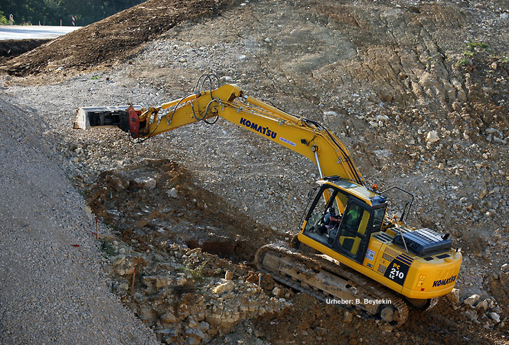 Komatsu_PC-210-LC_1.jpg