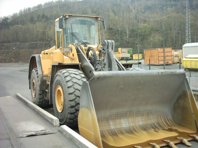 Volvo L150E 2.jpg